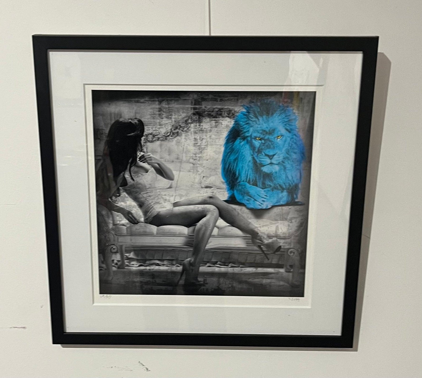 King in Bed - Blue - Lars Tunebo - Fantasierijk dierenportret