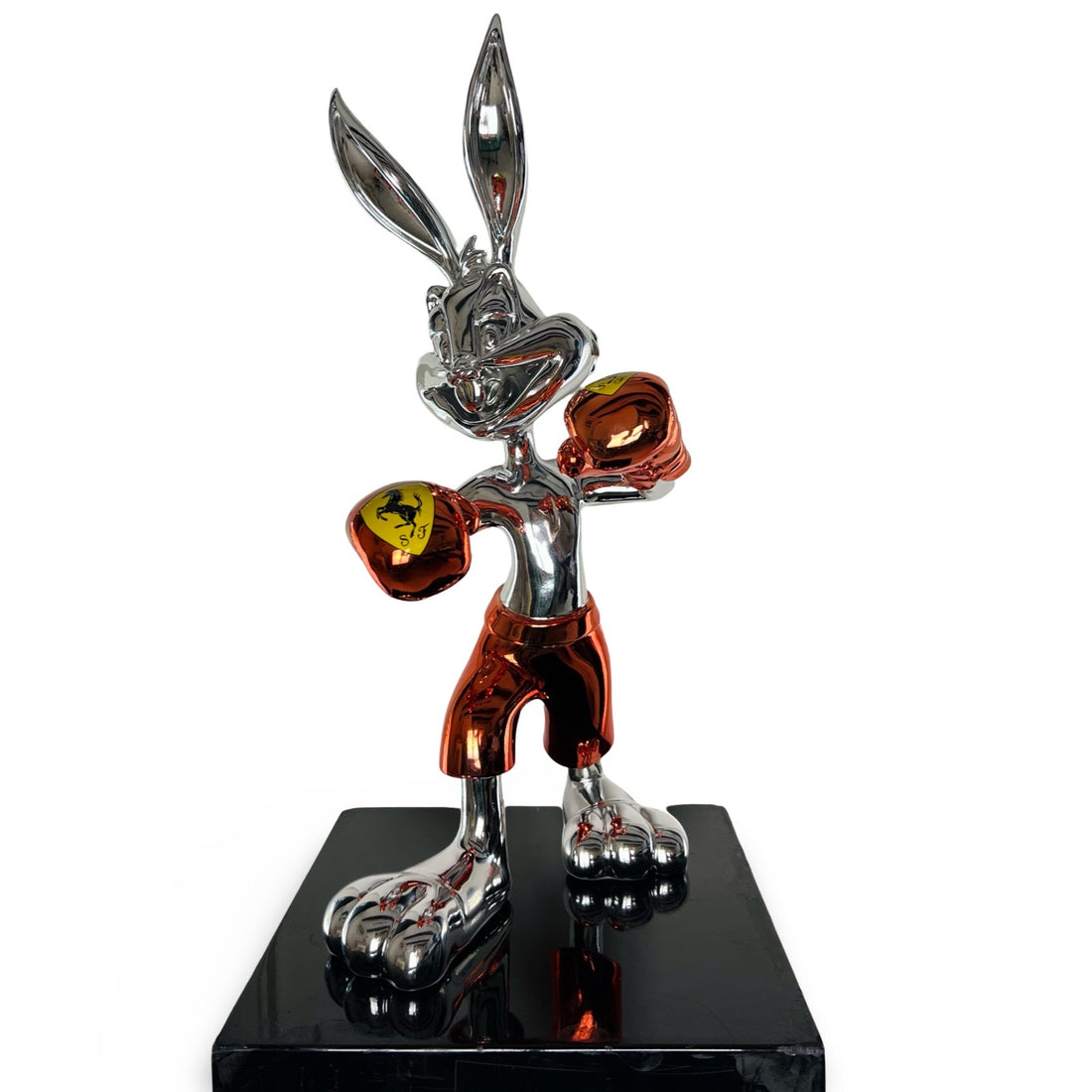 Van Apple Art  K.O. Bunny Ferrari beeld pop art sculpture urban design 