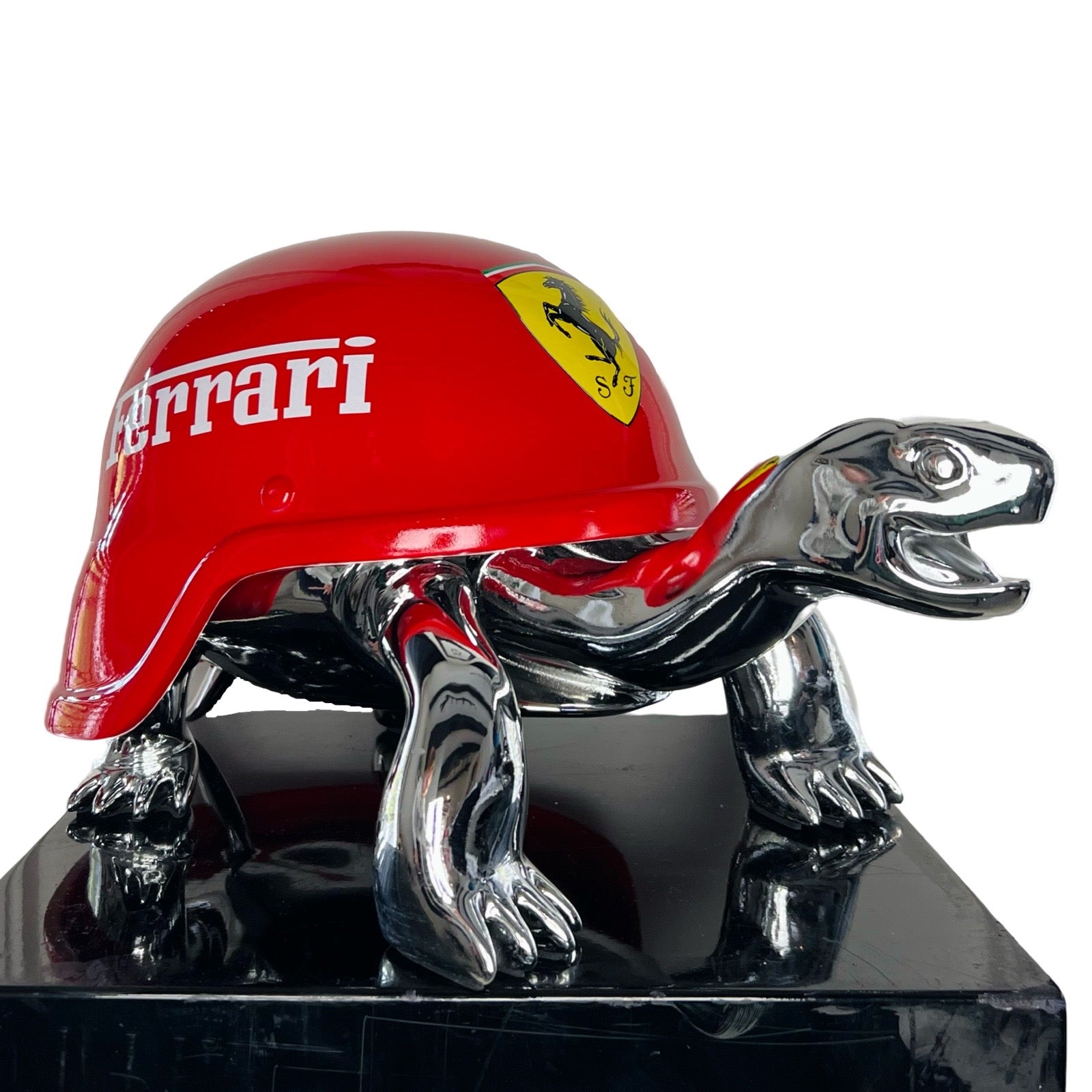 Van Apple Art Peace Turtle Ferrari Silver zijkant rode helm witte Ferrari letters